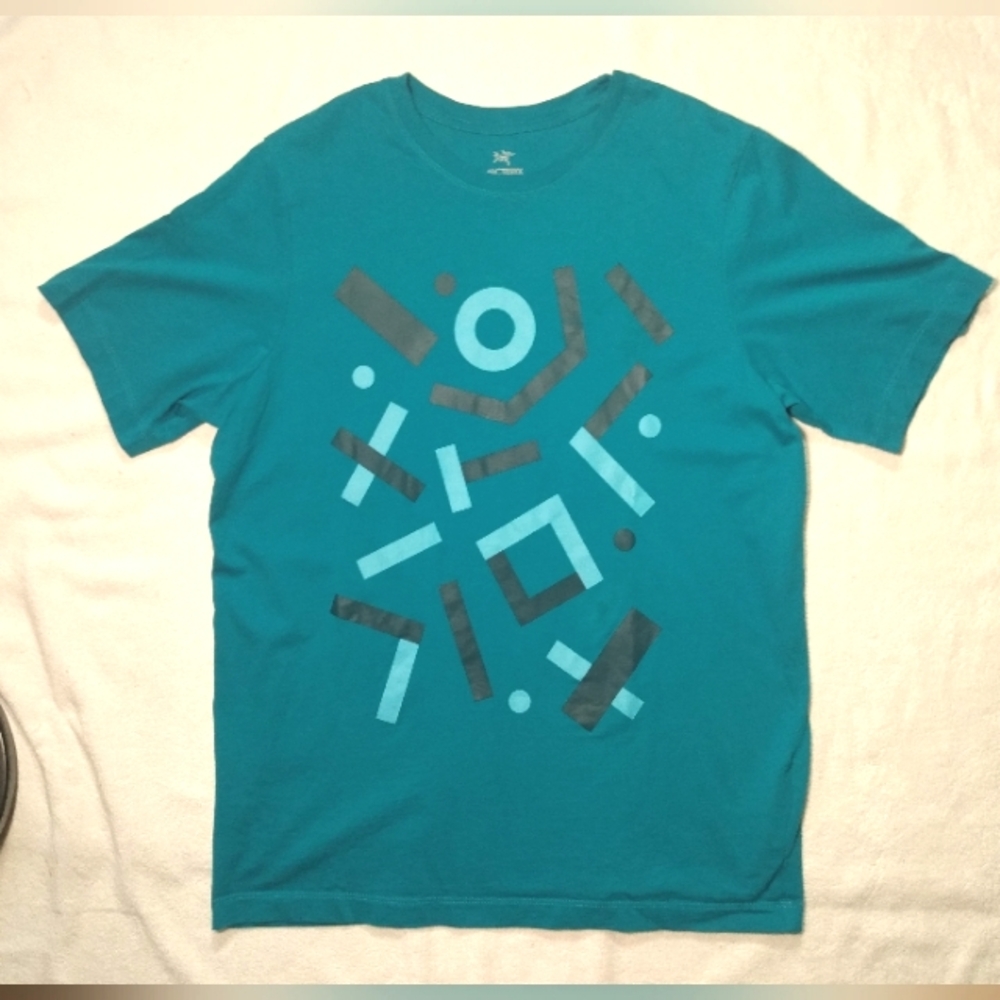 ARCTERYX Light Blue / Teal Patterned Athletic T-Shirt - Men's MED